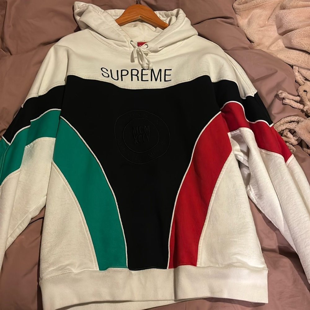 Supreme hoodie